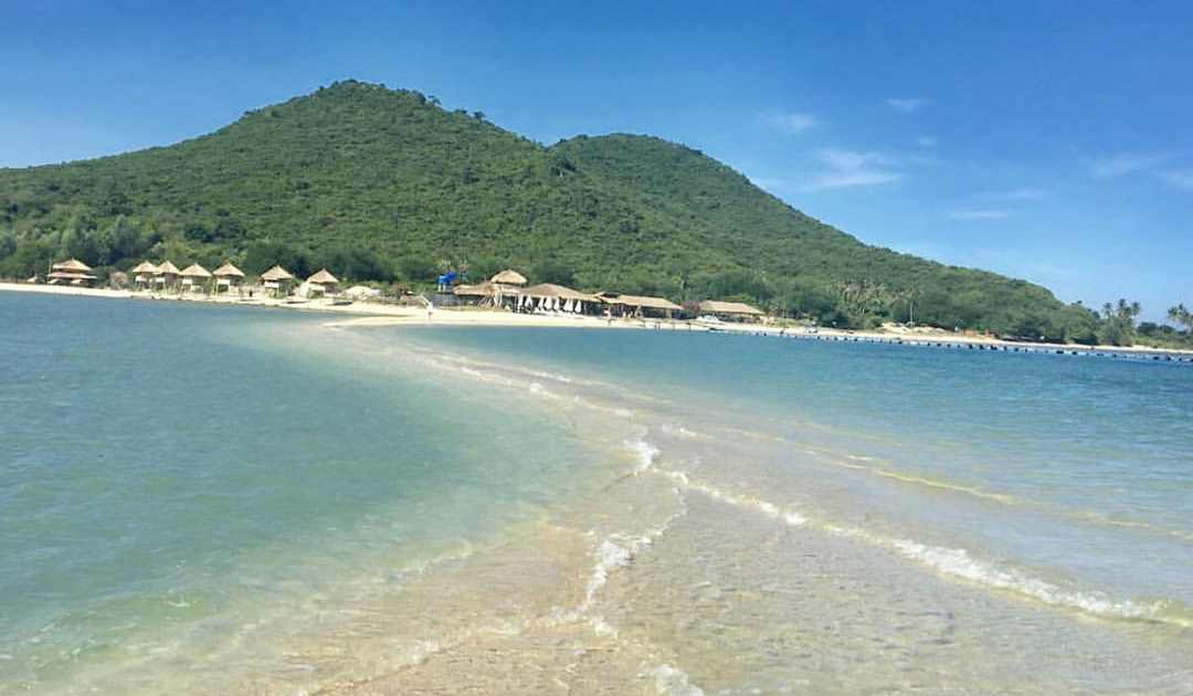 Biển Nha Trang Sơn Đừng với cảm giác mặt biển êm đềm, trong suốt