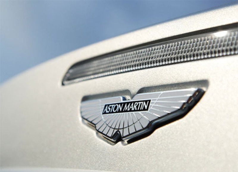Logo Aston Martin đã trải qua nhiều lần thay đổi